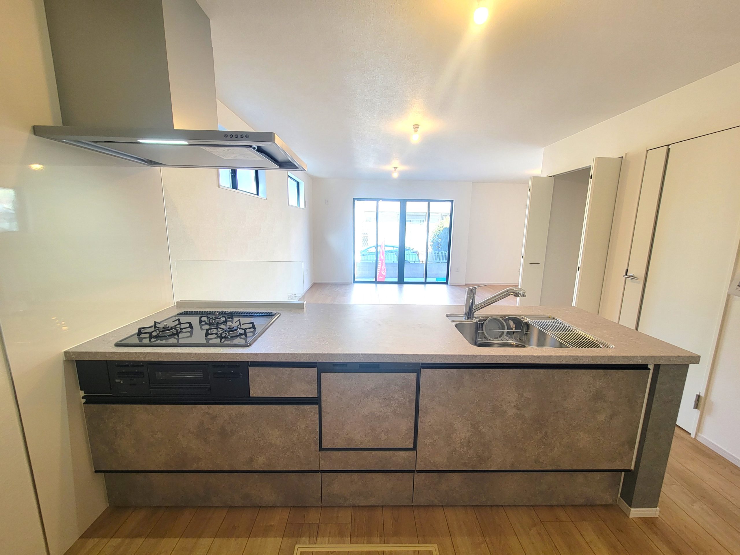 ☆カウンターキッチン☆ 朝はご主人様と談笑する。カウンターキッチンだからこそ可能な日常です。