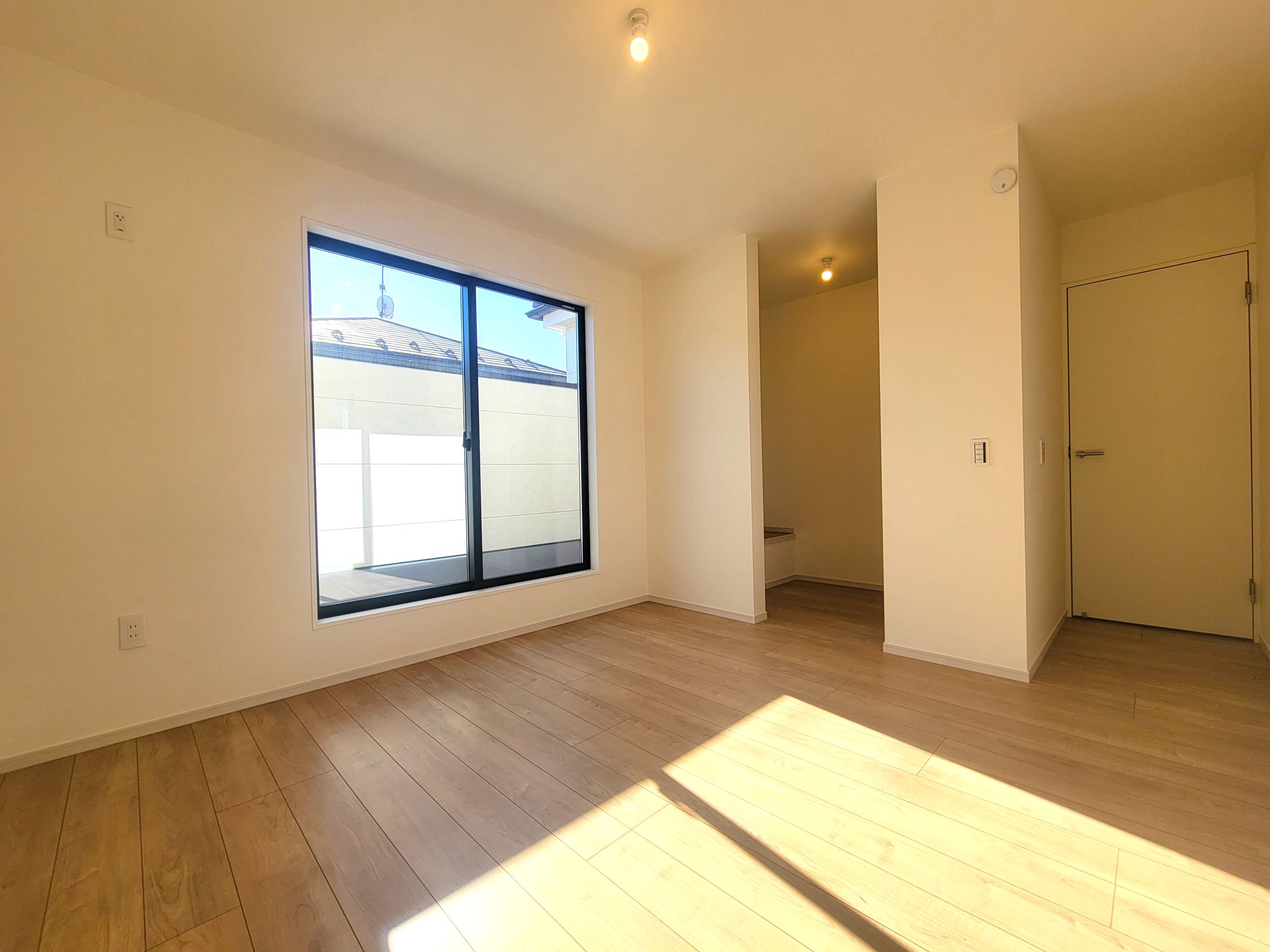 ☆明るさと風通しの良さ☆ 一戸建てのお部屋の魅力は陽当たりと風通しの良さ。