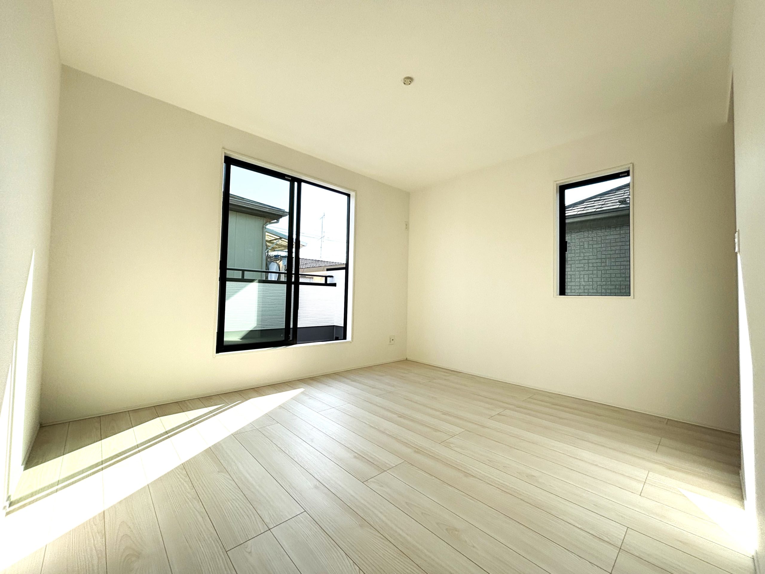 ☆明るさと風通しの良さ☆☆ 一戸建てのお部屋の魅力は陽当たりと風通しの良さ。