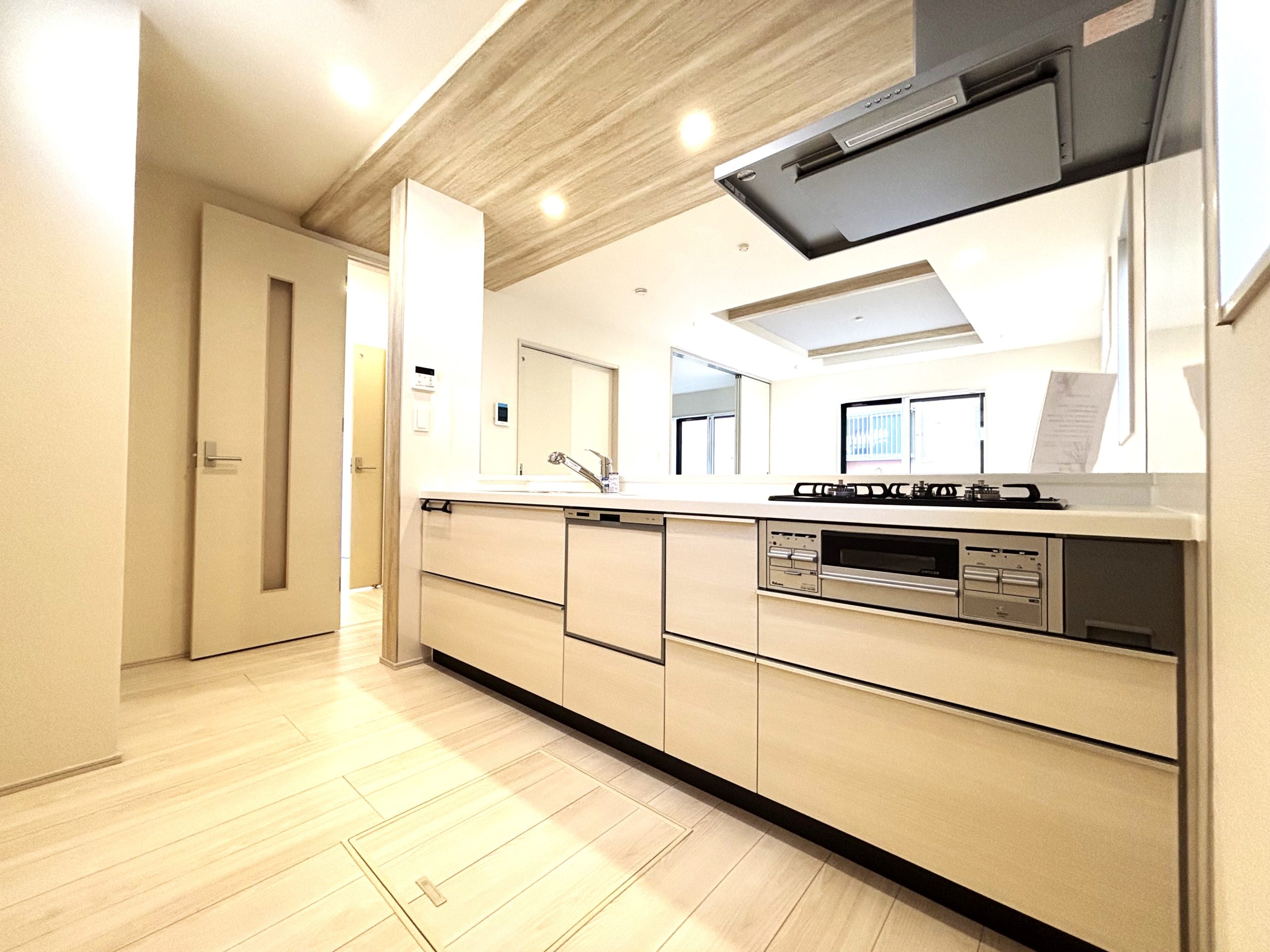 ☆カウンターキッチン☆ 朝はご主人様と談笑する。カウンターキッチンだからこそ可能な日常です。