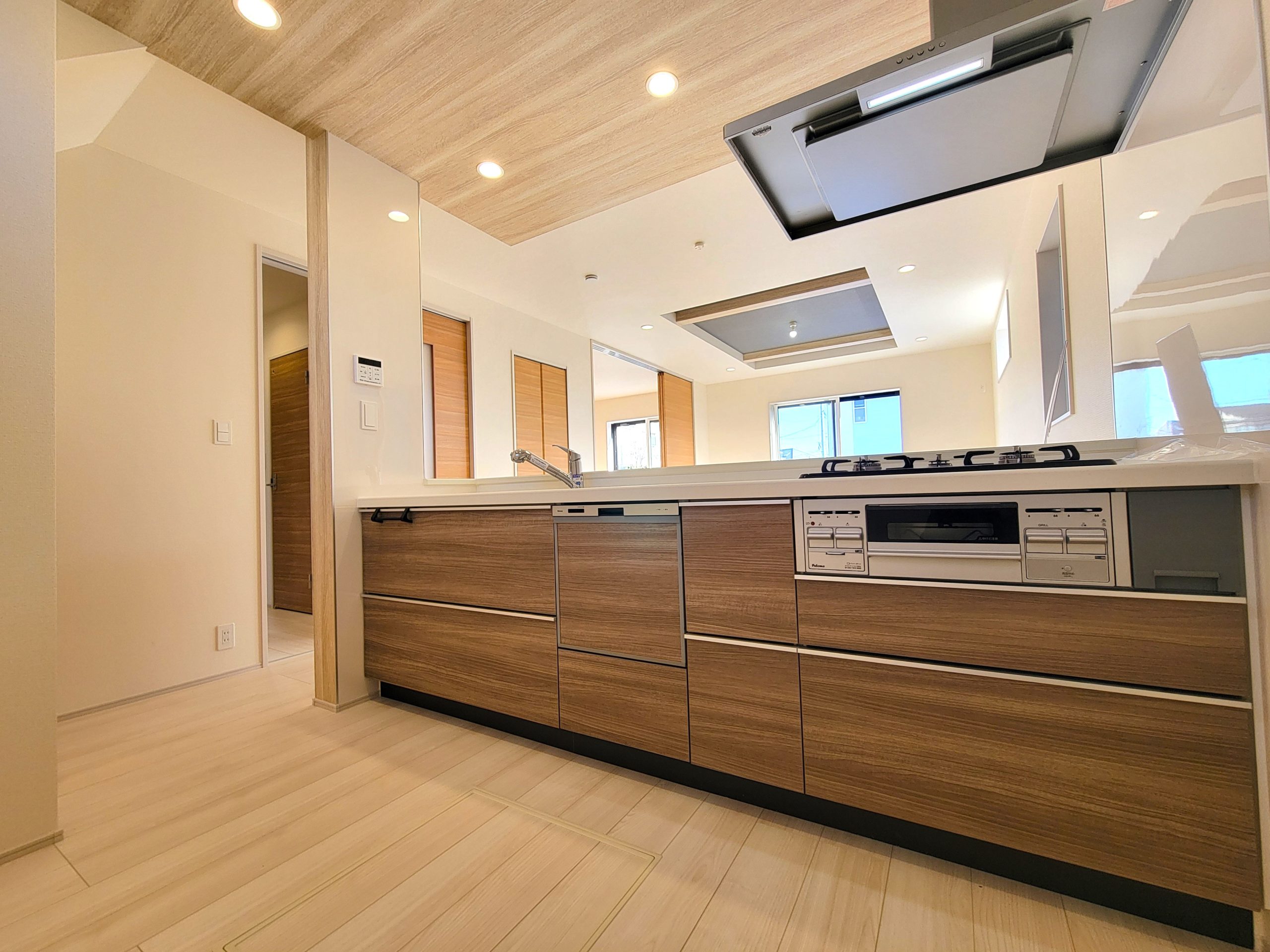 ☆カウンターキッチン☆ 朝はご主人様と談笑する。カウンターキッチンだからこそ可能な日常です。