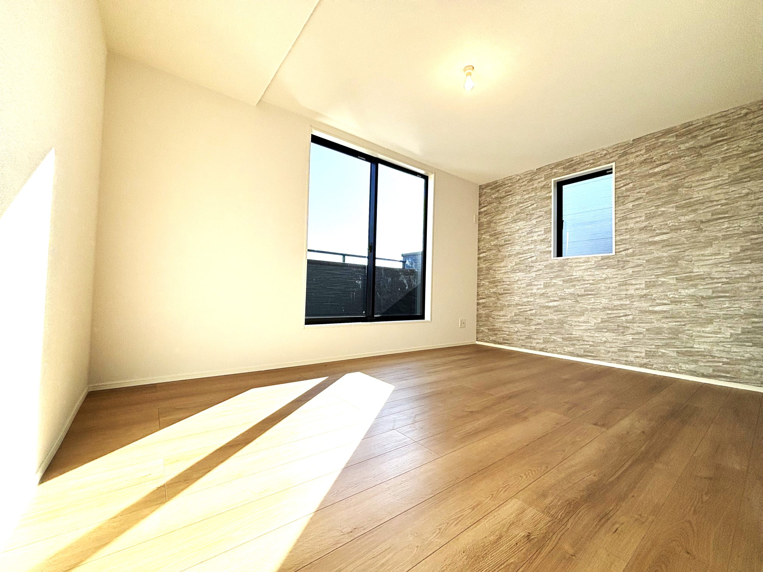 ☆明るさと風通しの良さ☆☆ 一戸建てのお部屋の魅力は陽当たりと風通しの良さ。