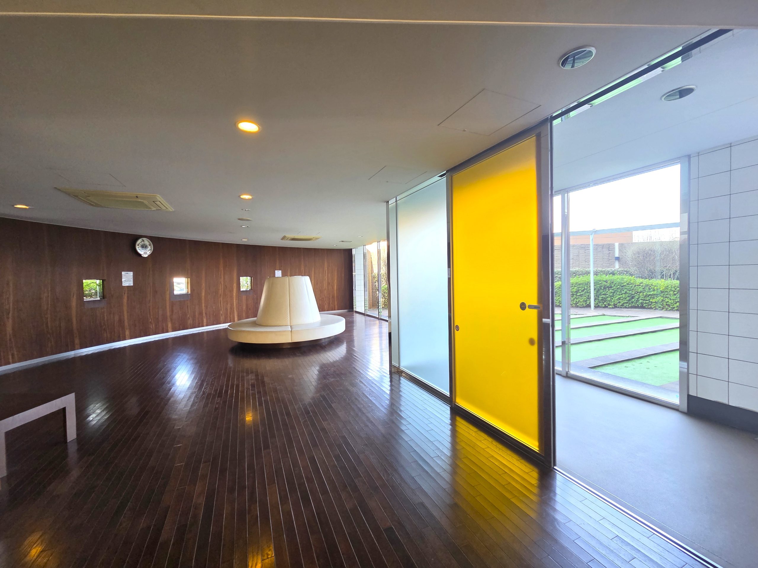 ホテルライクなロビー空間が魅力。清潔感と高級感を兼ね備え、居住者の快適な暮らしをサポートします